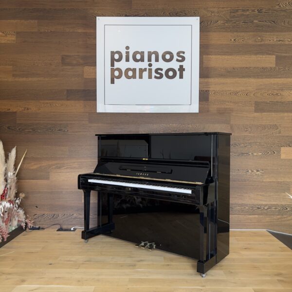 Piano droit d'Occasion YAMAHA u1 | noir brillant - pianos parisot Piano droit d'Occasion YAMAHA u1 | noir brillant - pianos parisot