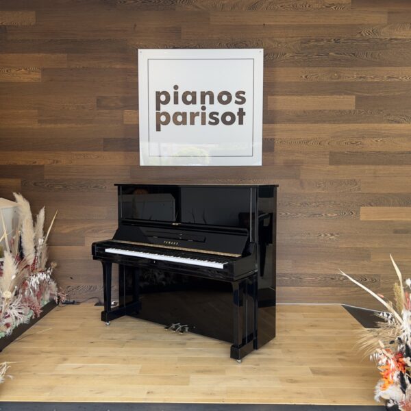 Piano droit d'Occasion YAMAHA u1 | noir brillant - pianos parisot Piano droit d'Occasion YAMAHA u1 | noir brillant - pianos parisot