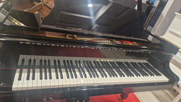 Kawai 1/4 de queue RX2 - Occasion | noir brillant Kawai 1/4 de queue RX2 - Occasion | noir brillant